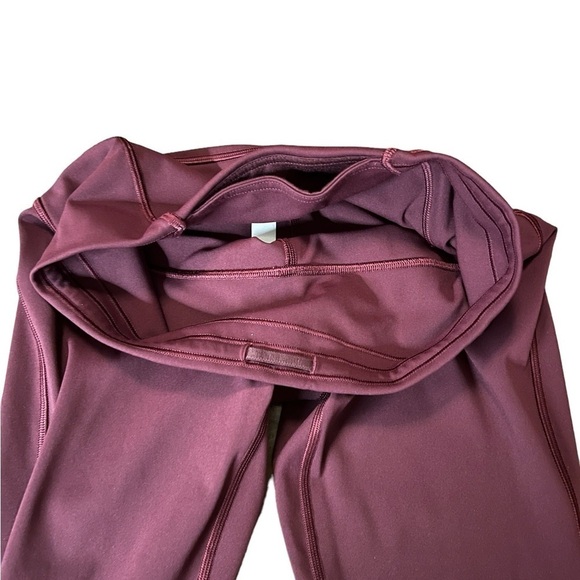 LULULEMON WOMENS PURPLE ATHLETIC CROP LEGGINGS SIZE 6 - Picture 7 of 10